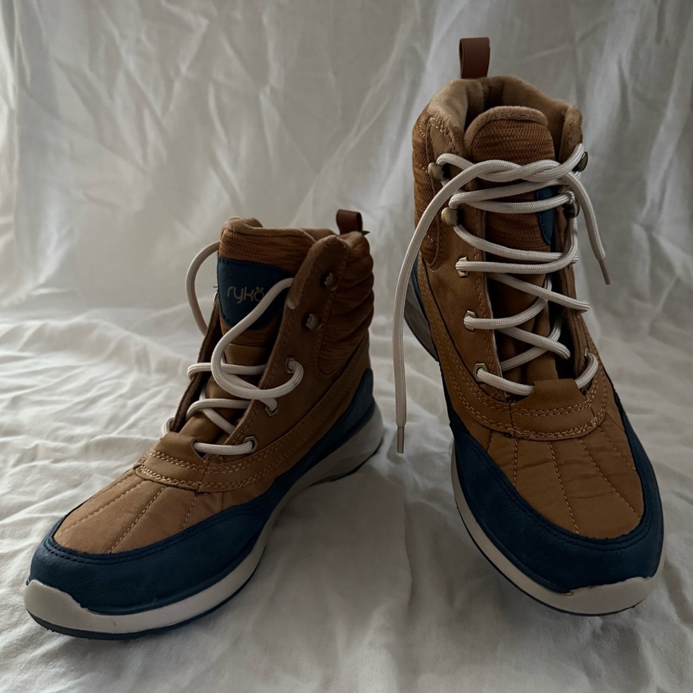 Ryka Water Repellent Ankle Boot Size 8.5